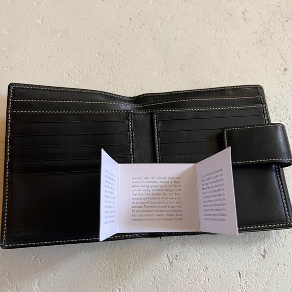 Gucci Vintage Leather Compact Wallet - Picture 12 of 13